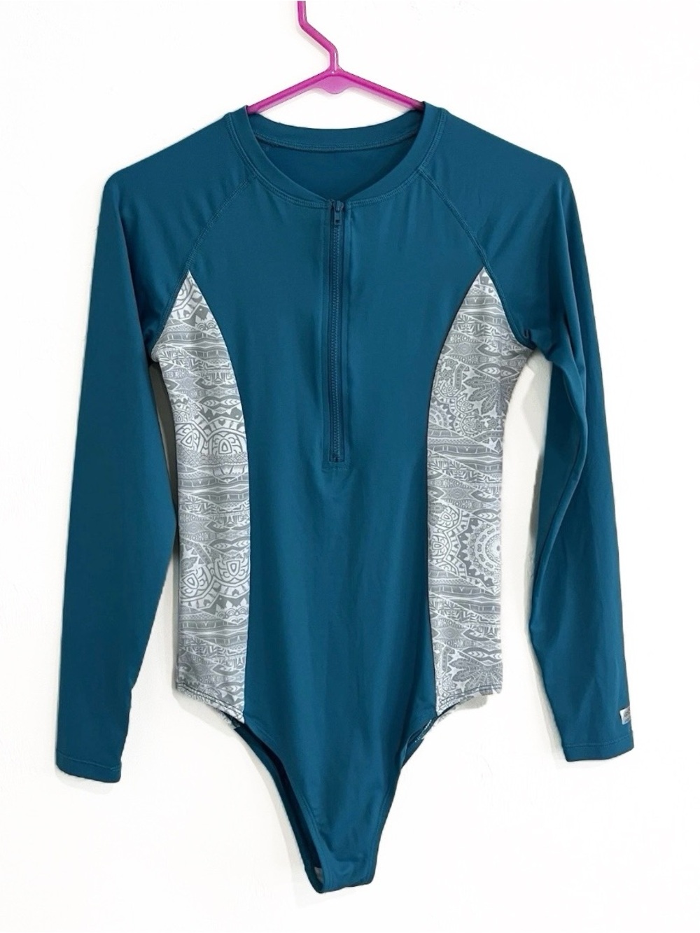 Swim Rash Guard Tribal Teal turquoise Size Small Womens Beach Surf Ocean